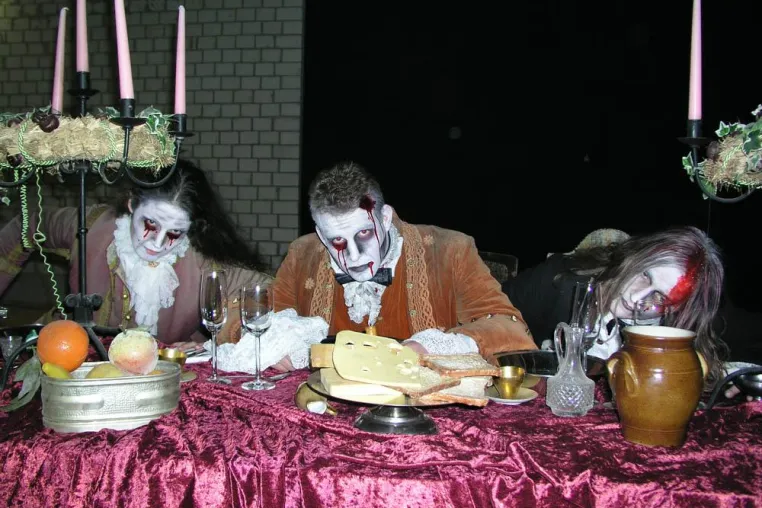 Das Heide-Park Resort präsentiert das gruseligste Brautpaar Bild: Das Heide-Park Resort präsentiert das gruseligste Brautpaar