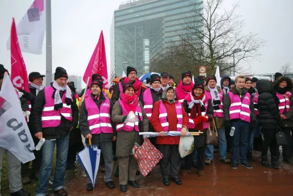 Bild: 24h-Mahnwache: dbb jugend harrt vor Staatskanzlei aus