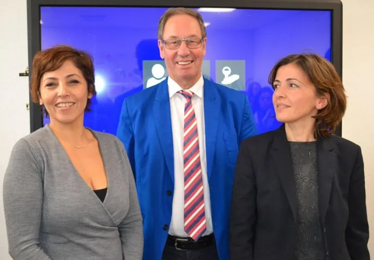 Bild: Hochschule der Wirtschaft für Management (HdWM) mit top-modernen interaktiven SMART Boards ausgestattet
