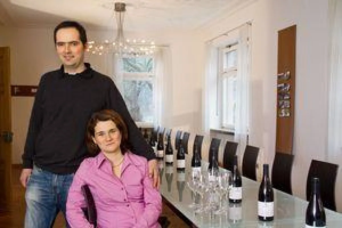 Inhaber des Weinguts Kiefer Helen und Martin Schmidt