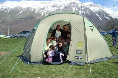 Bild: ShelterBox unterstützt örtliche Hilfskräfte nach Erbeben in Italien