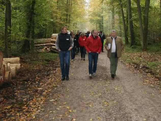 Bild: Eine Exkursion die beeindruck - Holz(-bau) begeistert.