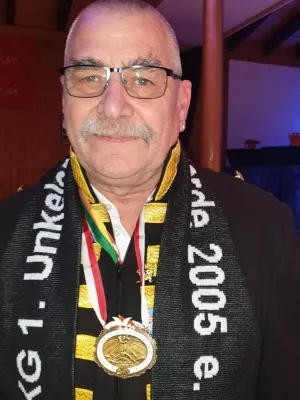 Bild: Festausschuss Siebengebirge verleiht Dankorden an Harry Vollmer