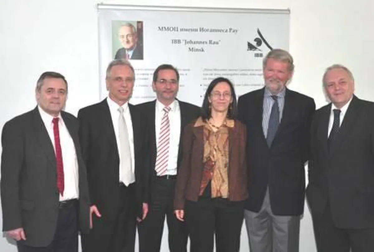 Mnisterpräsident Platzeck (3.v.l.) begleitet die Arbeit in Minsk politisch. Dr. Viktor Balakirev, Direktor der IBB 