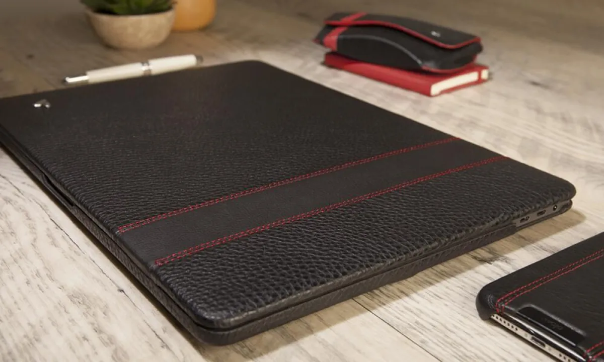 MacBook Pro 16” Leather Suit