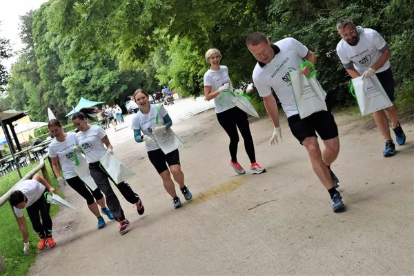 Bild: Münchner AccorHotels und Hauptverwaltung aktiv bei ihrem 11. RAMADAMA im Englischen Garten