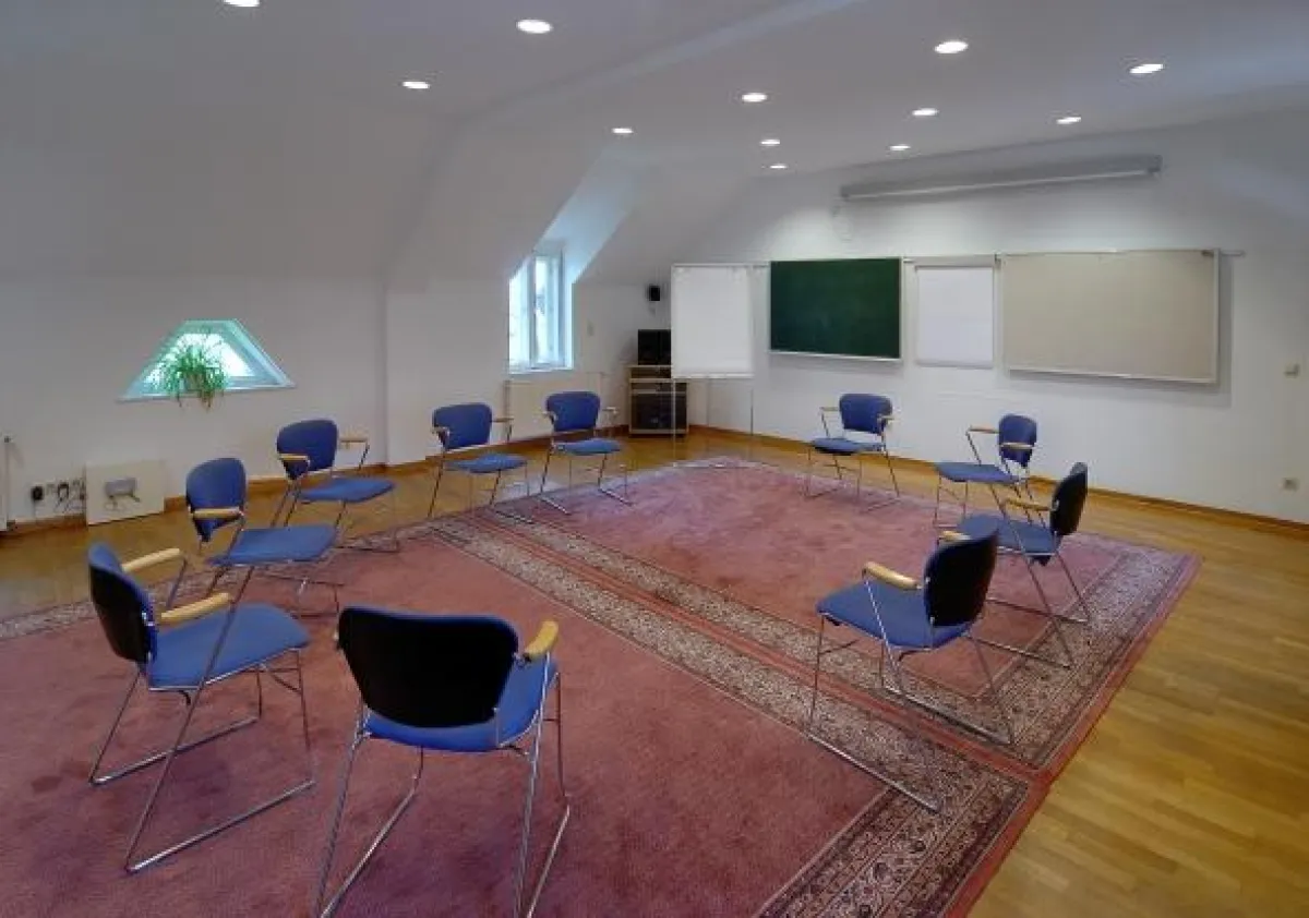 BURG FÜRSTENECK - Ein Ambiente, wo Bildung gelingt und sich die Menschen rundum wohlfühlen.