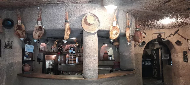 Bild: Das perfekte Höhlen-Dinner auf Gran Canaria: Authentische Geheimtipps für Alleinurlauber