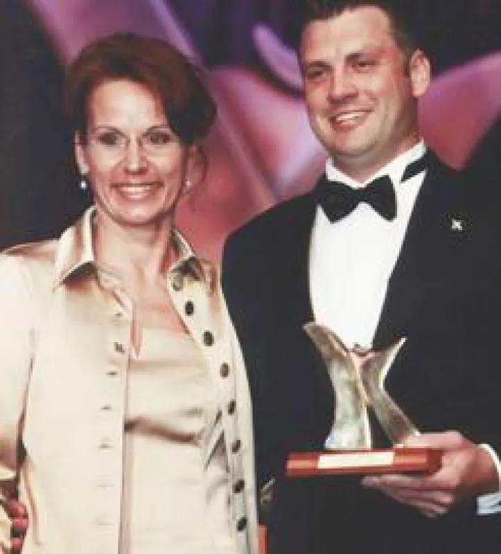 KIND-Award-Preisträger Frank Schultes (U.S.A.R Germany) und Laudatorin Thordis Eckhardt (otexto)