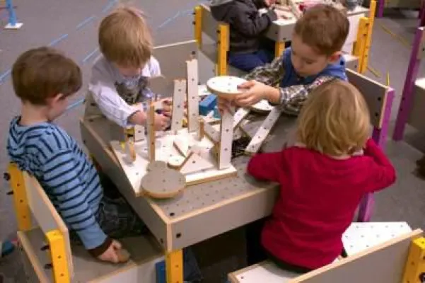 Bild: Weltpremiere für die Kindermöbel-Kollektion Smart by VOX