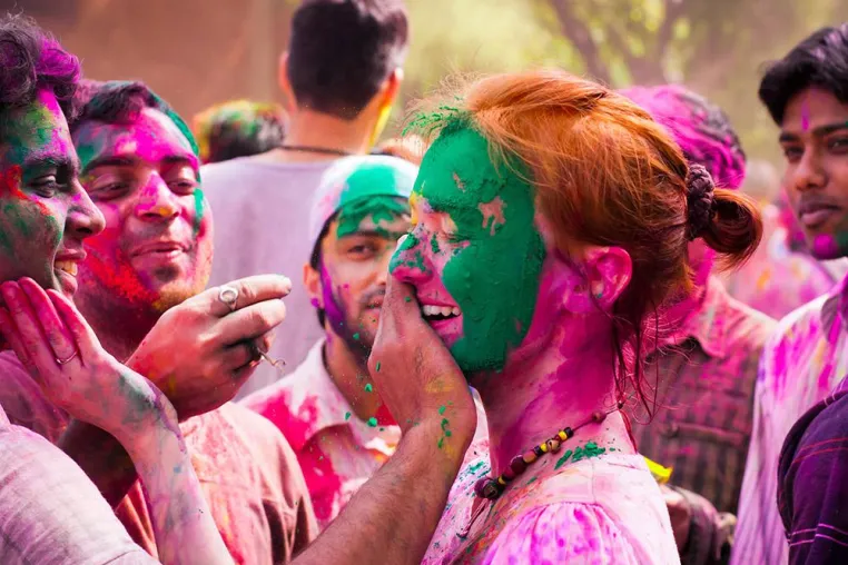 Bild: Eine Reise zu Holi - dem Fest der Farben