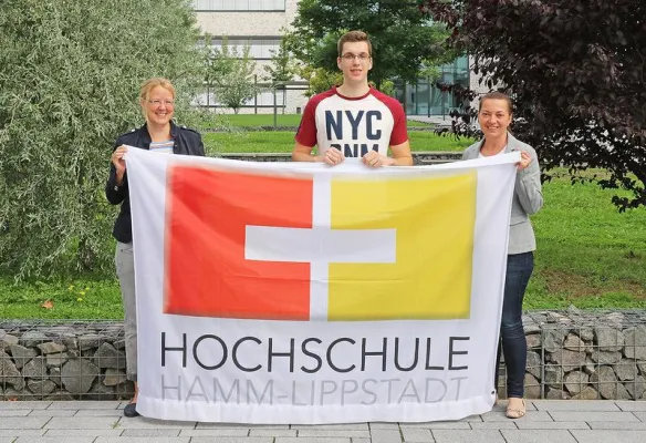 Bild: Hochschule begrüßt neuen Auszubildenden zum Kaufmann für Büromanagement