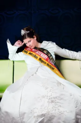 Exclusive Präsentation der neuen XXL Abendmodenkollektion durch Miss Rubensengel 2008 - Cornelia Gitter Bild: Exclusive Präsentation der neuen XXL Abendmodenkollektion durch Miss Rubensengel 2008 - Cornelia Gitter