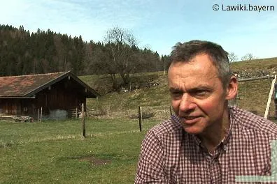 Wo der Mensch der Kuh das Glück nicht stiehlt: Nachhaltige Produktion in der Naturkäserei TegernseerLand eG Bild: Wo der Mensch der Kuh das Glück nicht stiehlt: Nachhaltige Produktion in der Naturkäserei TegernseerLand eG