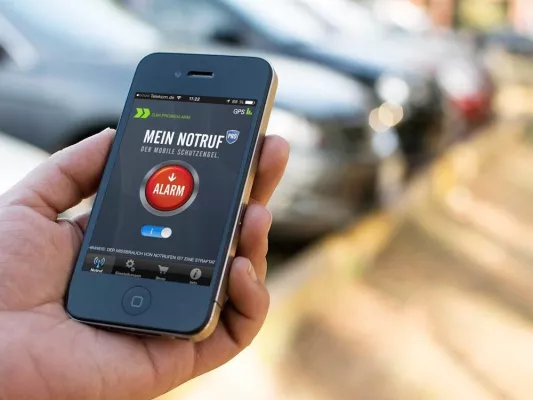 Bild: Pilotprojekt in Karlsruhe: Sicherheits-App "Mein Notruf" schützt Außendienstmitarbeiter des Ordnungsamts