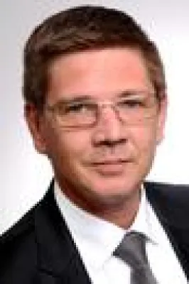 Bild: Oliver Schötz-van der Hoff verstärkt Düsseldorfer Investment-Team von AENGEVELT