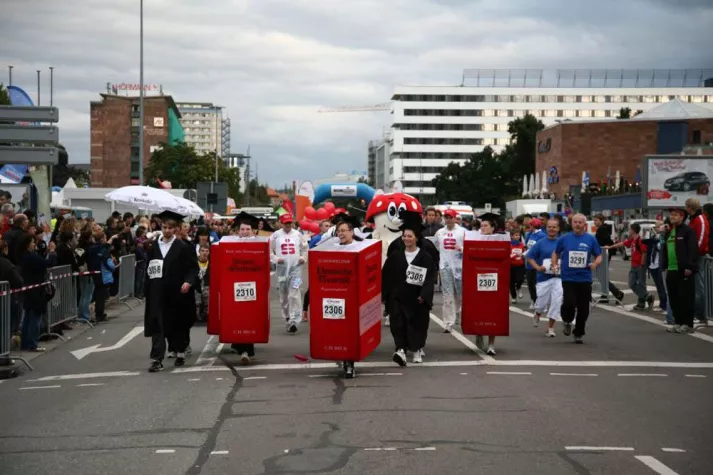 Firmenlauf Chemnitz: Das originellste Outfit gewinnt Bild: Firmenlauf Chemnitz: Das originellste Outfit gewinnt