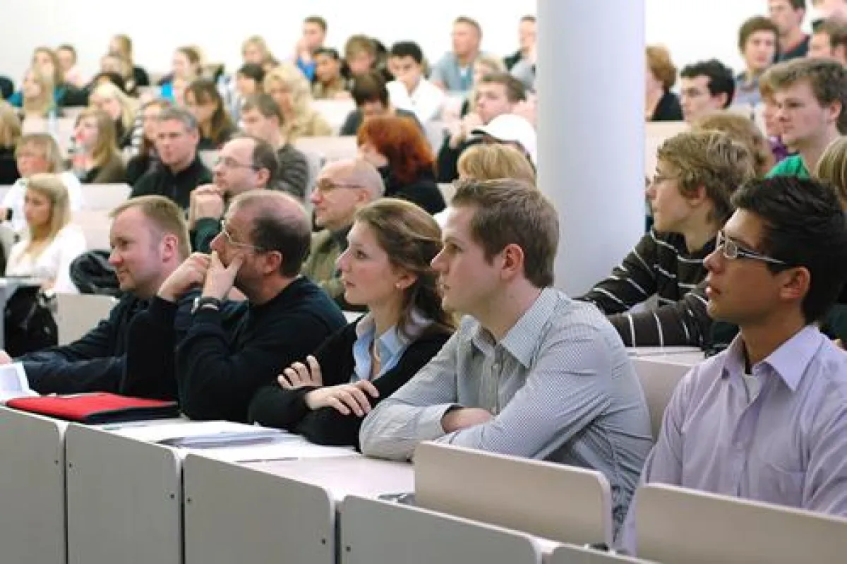 Am 27. November sind Schüler zum Kieler Tag der Wirtschaftsinformatik eingeladen.