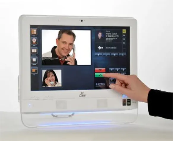 Bild: CeBIT 2009 - VoIP plus Videotelefonie erstmalig in Kombination mit Touchscreen PC