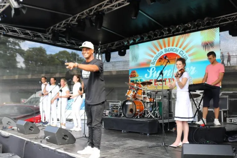 Bild: Rintelner Summer Festival mit 2schneidig