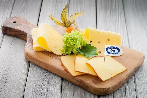 Bild: DLG Auszeichnung	 Poelmeyer-Gruppe erhält „Preis für langjährige Produktqualität“