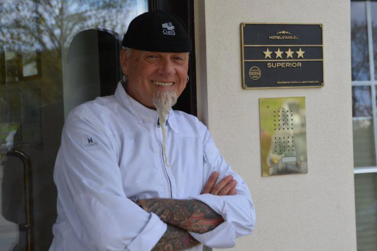 René Kalobius ist Küchendirtektor im Parkhotel Surenburg