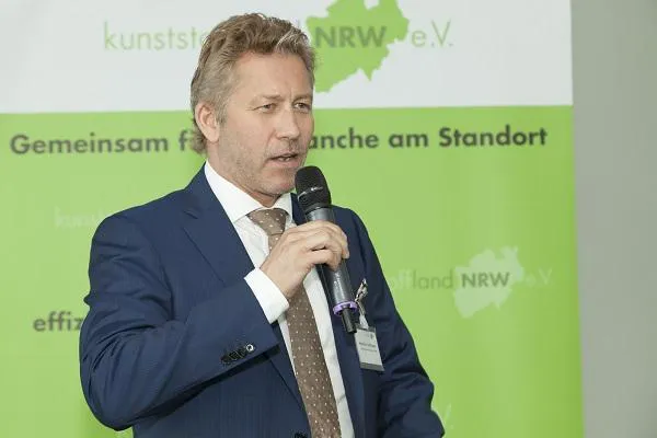 Bild: Mittelständler führt Verein kunststoffland NRW!