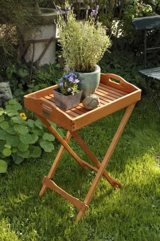 Bild: Holzobjekte im Garten - gut gepflegt mit Bondex Holzölen