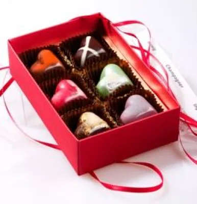 Bild: Liebe geht durch den Magen - diese überlieferten Wörter sind der Anlass für 6 sinnlich verführerische Pralinen