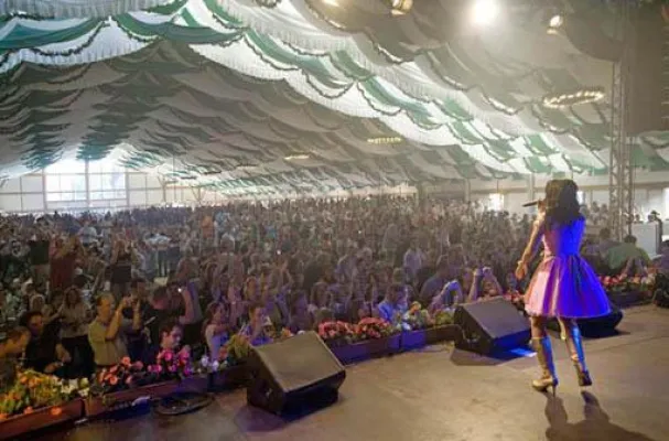 Bild: Kosmetikschule unterstützt das Licher Wiesnfest in Pohlheim