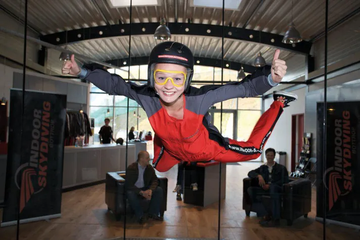 Bild: Last minute Geschenk zum Muttertag: ein Höhenflug bei Indoor Skydiving Bottrop