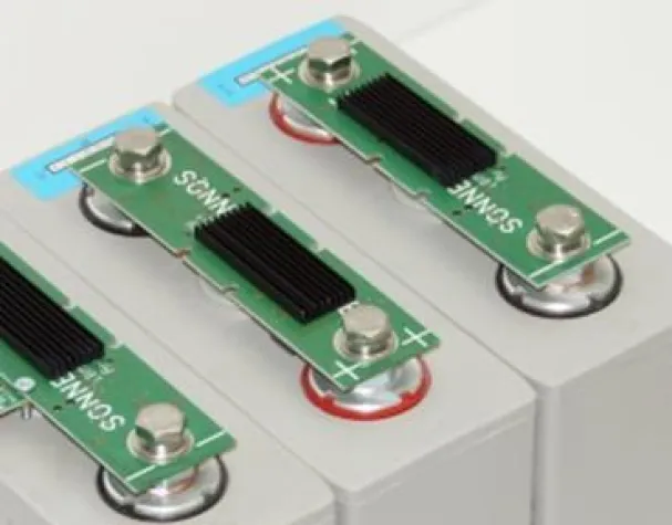 Neue Sonnenbatterie comfort wird auf der Intersolar 2013 in München vorgestellt. Bild: Neue Sonnenbatterie comfort wird auf der Intersolar 2013 in München vorgestellt.