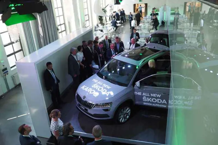 Bild: Gelungene Präsentation des neuen ŠKODA KAROQ im bauwerk köln