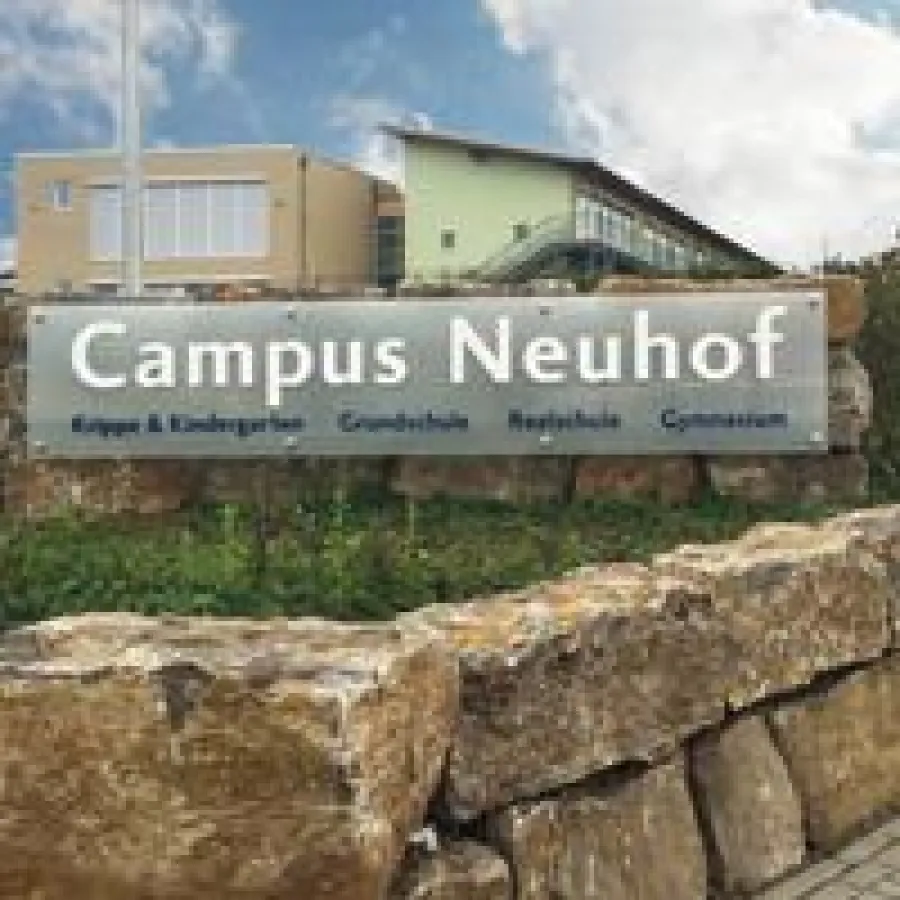 Eines von fünf Aussenschilderung für Campus Neuhof