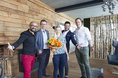 Bild: Katrin Selensky schließt ihre Ausbildung erfolgreich bei Carossa Immobilien ab