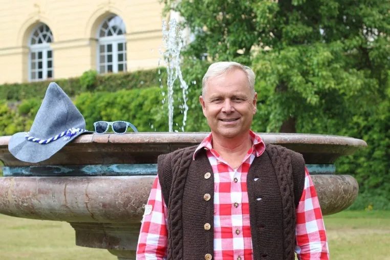 Die 9 lustigsten Beispiele für einen Elevator Pitch! Uwe Rieder, der bayerische Vertriebsfreak Bild: Die 9 lustigsten Beispiele für einen Elevator Pitch! Uwe Rieder, der bayerische Vertriebsfreak
