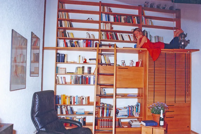 Bild: Raffinierte Bücherwände und Bibliotheken aus Massivholz nach Maß und ganz besonders