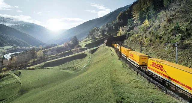 Bild: Deutsche Post DHL beauftragt die Münchner Werbeagentur RED in Sachen Nachhaltigkeit.