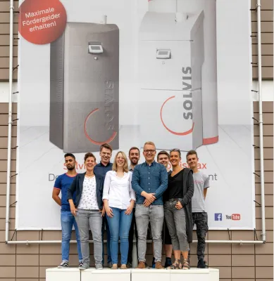 Bild: Sieben auf einen Streich: Solvis begrüßt neue Auszubildende und Praktikanten