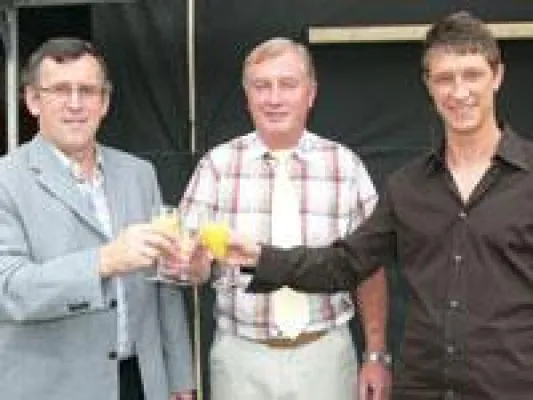 Bild: Brandt Hülsen KG in Oberleichtersbach weiht neue Lagerhalle ein