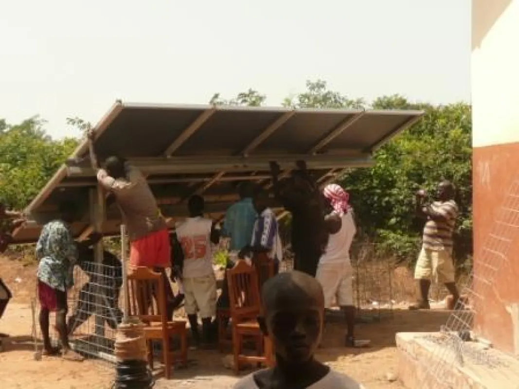 Eine von Gehrlicher Solar auf Chicken Island, Guinea-Bissau (Westafrika), errichtete Inselanlage produziert seit drei Monaten zuverlässig Strom.