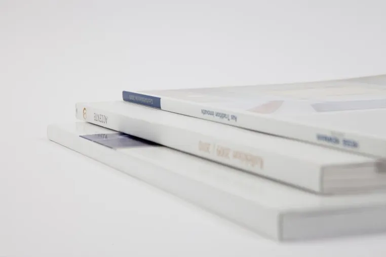 Bild: viaprinto führt Expressversand für Softcover-Produkte ein