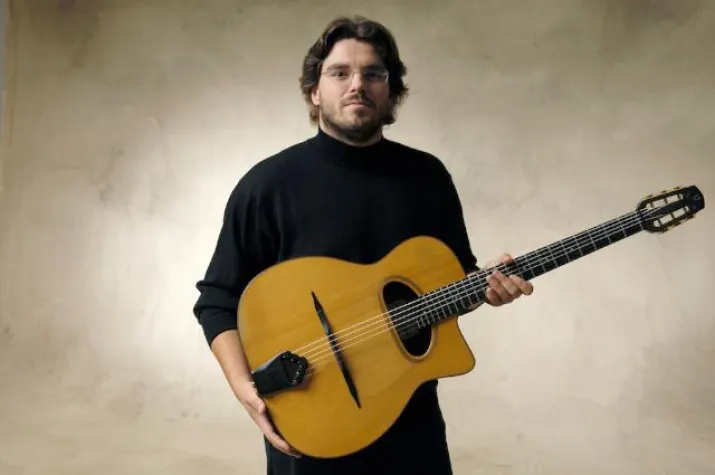 Superklasse: Jazzstar Joscho Stephan spielt "Peterson" nur mit E-Gitarre Bild: Superklasse: Jazzstar Joscho Stephan spielt "Peterson" nur mit E-Gitarre