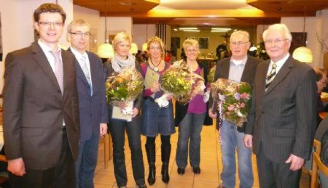 Bild: Mitarbeiter des St. Josefs-Hospital Lennestadt feierten Patronatsfest – Jubilare für 25 Jahre geehrt