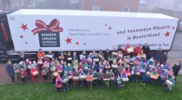 Bild: MAN Financial Services sammelte Weihnachtspäckchen für bedürftige Kinder