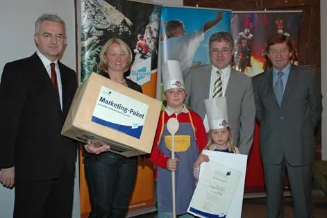 Familotel erhält Bayerischen Innovationspreis 2005 Bild: Familotel erhält Bayerischen Innovationspreis 2005