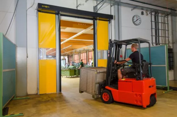 Bild: Das schnellste Industrietor der Welt von Butzbach öffnet mit bis zu 5 Metern pro Sekunde