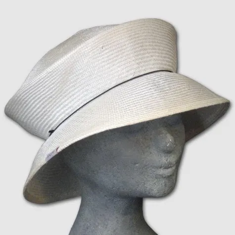 Bild: Gut behütet - Kofferhut für den Sommer