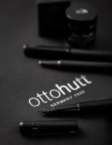 100 Jahre Otto Hutt. - Allblack. Schreiben ist ein Statement. Bild: 100 Jahre Otto Hutt. - Allblack. Schreiben ist ein Statement.