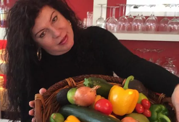 Bild: A.C. Pesqueur, Inhaberin veganes Restaurant PAST & FUTURE: „Ich möchte nicht missionieren, sondern überzeugen“